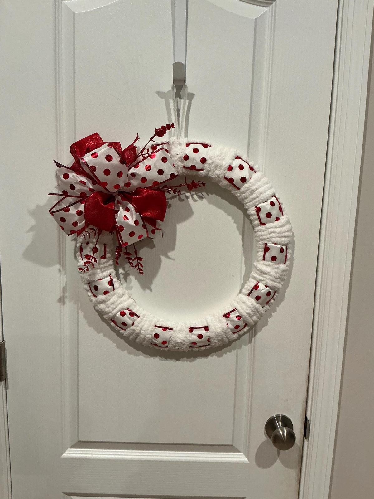 18 Inch Farmhouse Christmas Wreath, Red White Polka Dot Door Decor — photo 2
