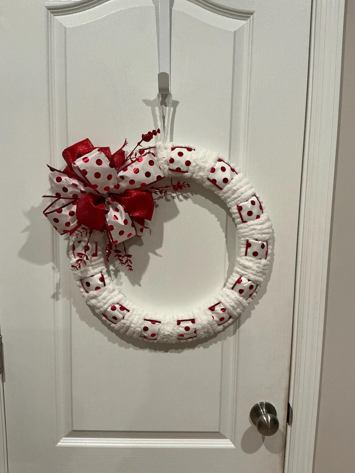 18 Inch Farmhouse Christmas Wreath, Red White Polka Dot Door Decor — photo 3
