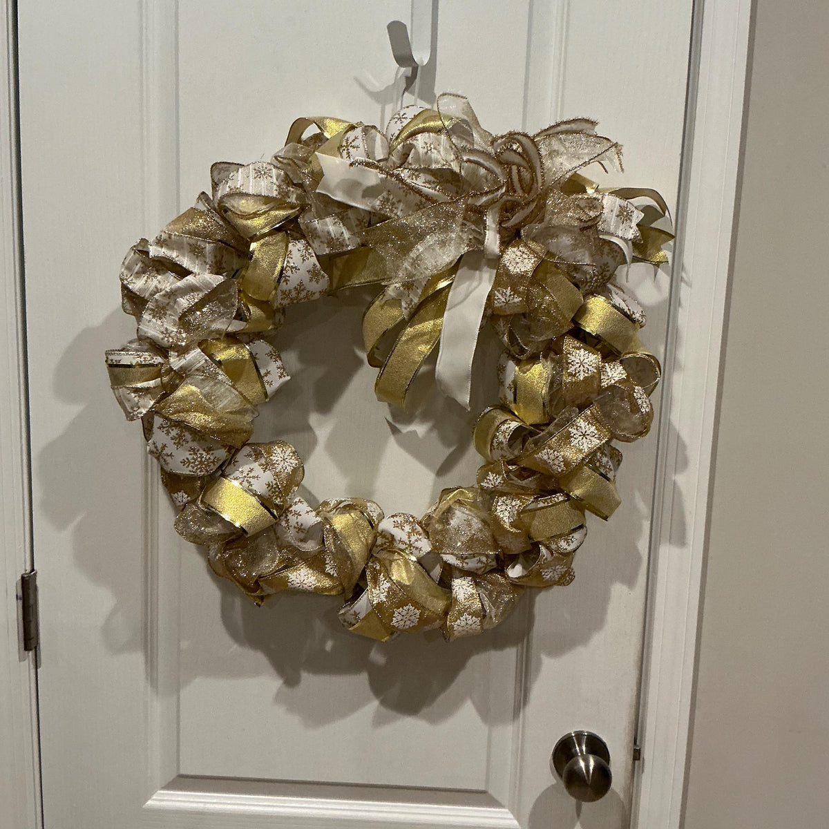 Gold White Snowflake Ribbon Wreath, Elegant Christmas Door Decor (18 Inch) — actual product photo