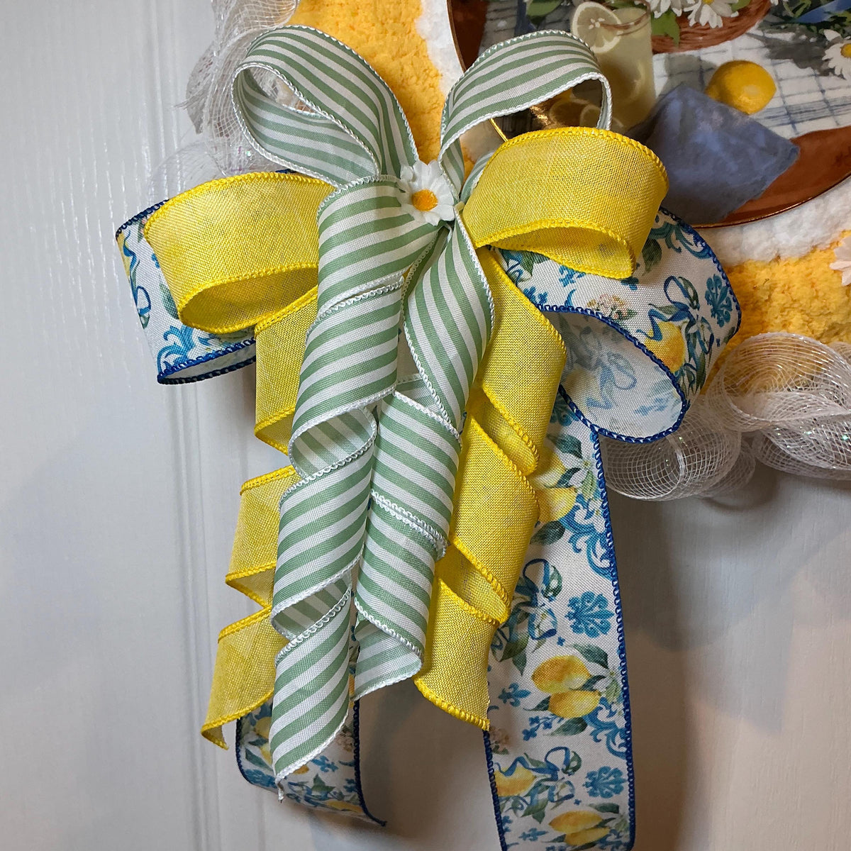 Chunky Yarn Lemon Wreath, 14 Inch Plate Wreath, Daisy Front Door Decor, Farmhouse Summer Gift, Handmade Lemon Door Hanger
